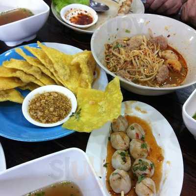 ก๋วยเตี๋ยวหมูต้มยำนัว