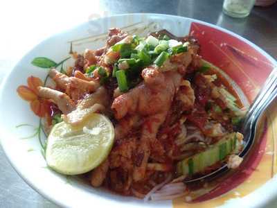 ใสสะอาด ก๋วยเตี๋ยวลูกชิ้นน้ำใส