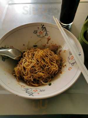 ใสสะอาด ก๋วยเตี๋ยวลูกชิ้นน้ำใส