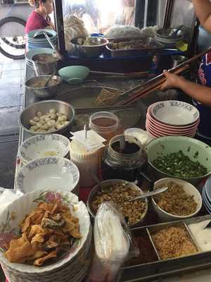 ร้านอาหาร สถานีขาหมู