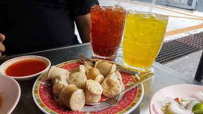 ร้านอาหาร สถานีขาหมู