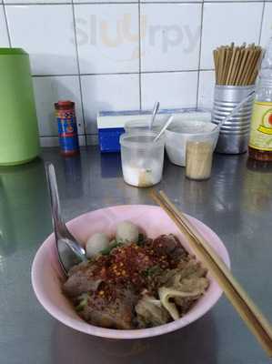 ร้านอาหาร สถานีขาหมู