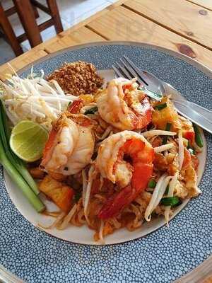 ก๋วยเตี๋ยวไก่บุญหลัง