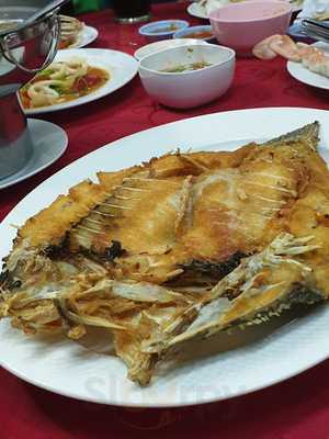 ร้านอาหาร ครัวริมบึง