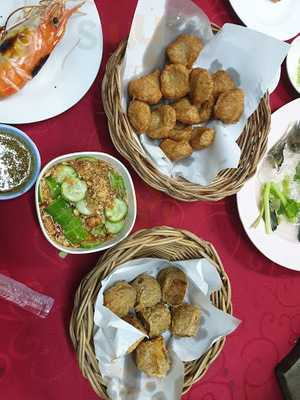 ร้านอาหาร ครัวริมบึง