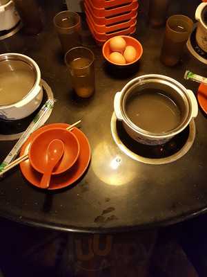 ร้านอาหาร หูฉลามเฉลิมบุรี (ต้าซิน)