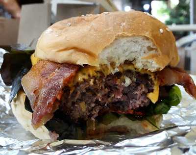 ร้านอาหาร กินเส้นเต้นรำ