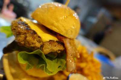 ร้านอาหาร กินเส้นเต้นรำ