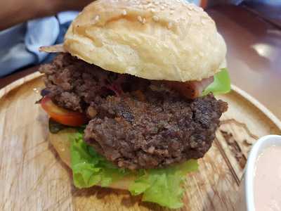 ร้านอาหาร กินเส้นเต้นรำ