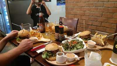 ร้านอาหาร กินเส้นเต้นรำ