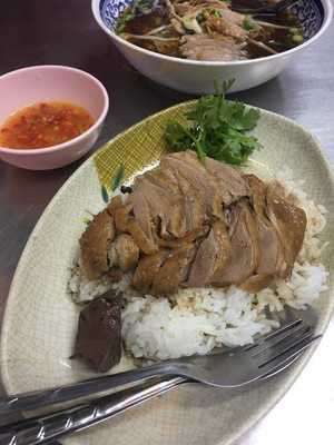 ก๋วยเตี๋ยวเป็ดพะโล้