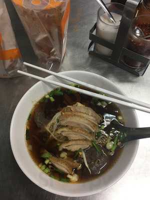 ก๋วยเตี๋ยวเป็ดพะโล้