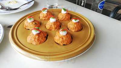 ส้มตำไก่ย่างริมบึง