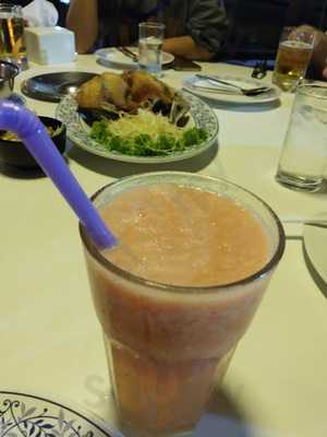 ส้มตำไก่ย่างริมบึง