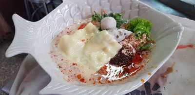 ก๋วยเตี๋ยวลูกชิ้นปลานายง้วนจอมทอง