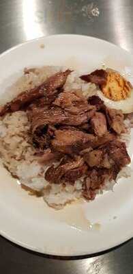 ข้าวขาหมูดินแดง