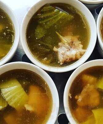 ข้าวขาหมูดินแดง