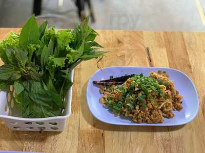 ร้านอาหาร หมูยอจำปาทอง