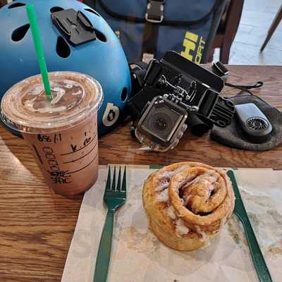 ร้านอาหาร กริลล์แอนด์เกรวีย์