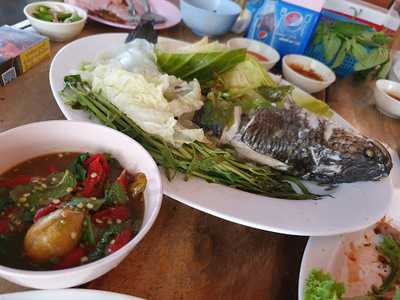 ร้านอาหาร ลมโชย