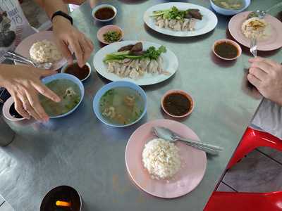 ข้าวมันไก่สวนผัก