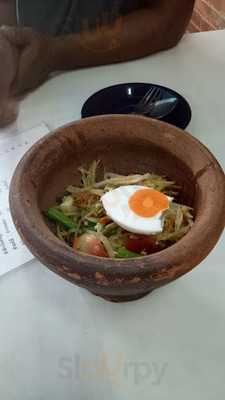 ช ช้างส้มตำยกครก