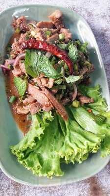 ช ช้างส้มตำยกครก