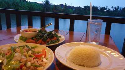 ครัวริมนที