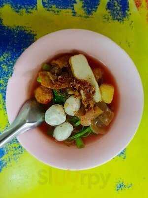 ร้านก๋วยเตี๋ยว วโรชา (เต็ง)