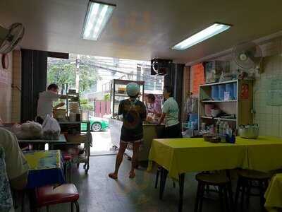 ร้านก๋วยเตี๋ยว วโรชา (เต็ง)