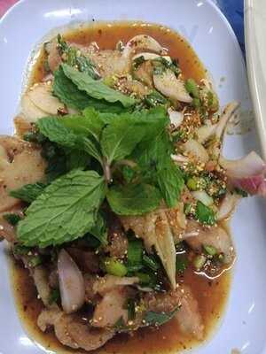 ประชาชื่นผับแอนด์เรสเตอรองท์