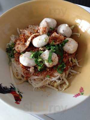 กินเส้น ก๋วยเตี๋ยวต้มยำสูตรห้ามปรุง