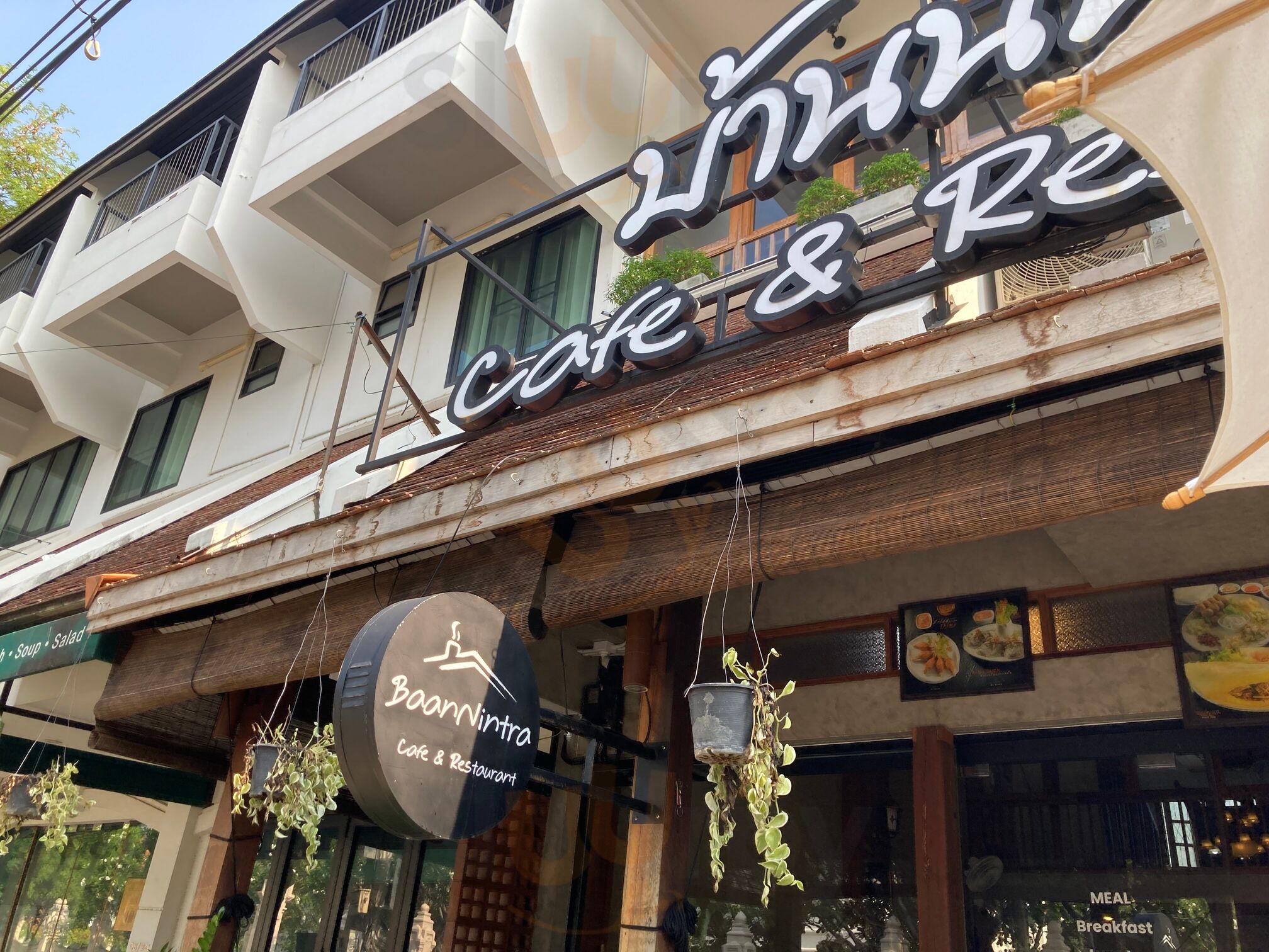 Baan Nintra Three Kings Cafe & Restaurant