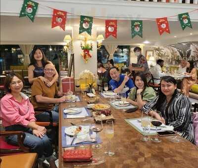 คลาสสิครูม คาเฟ่ แอนด์ ไดนิ่ง