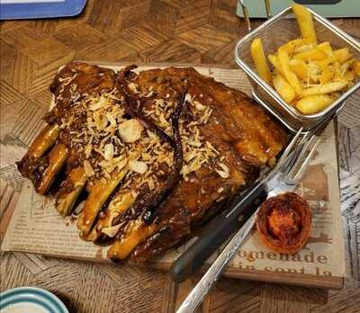 คลาสสิครูม คาเฟ่ แอนด์ ไดนิ่ง