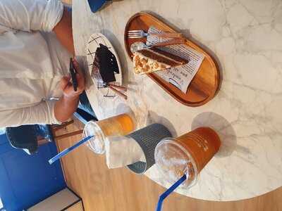 Papauno Viennoiserie & Bistro