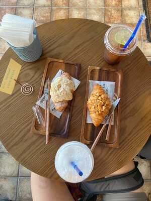 Papauno Viennoiserie & Bistro