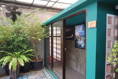 Photohostel & Photocafe