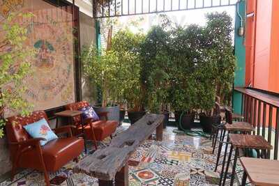 Photohostel & Photocafe