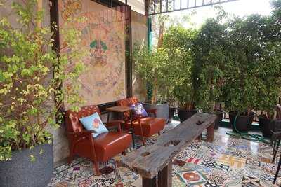 Photohostel & Photocafe