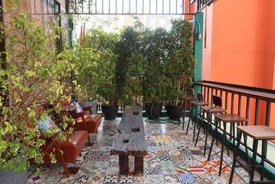 Photohostel & Photocafe