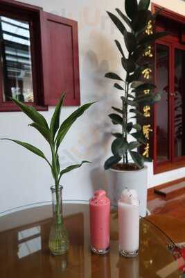 Photohostel & Photocafe