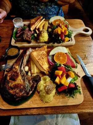 Riverside Steak By Family House At Pai