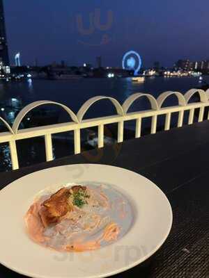 Rim Rooftop Dining & Bar