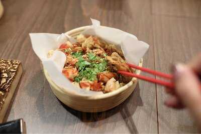 Lhongmen Cafe&craft Bar