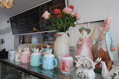 Peter Rabbit English Tea Time