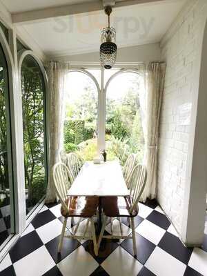 Misstar Cafe By Davika