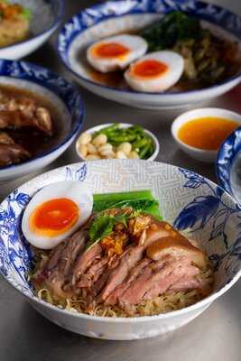 ขาหมูแซ่โล้ว สูตรต้นตำรับ