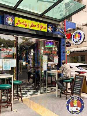 Buddy's Bar & Grill (soi 20)