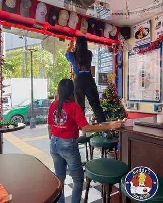 Buddy's Bar & Grill (soi 20)